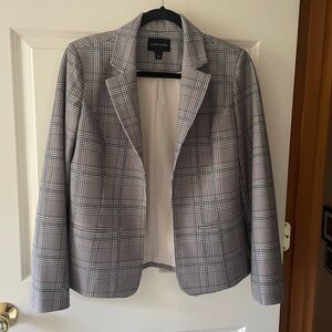 41 Hawthorn Houndstooth Blazer in Gray and White
